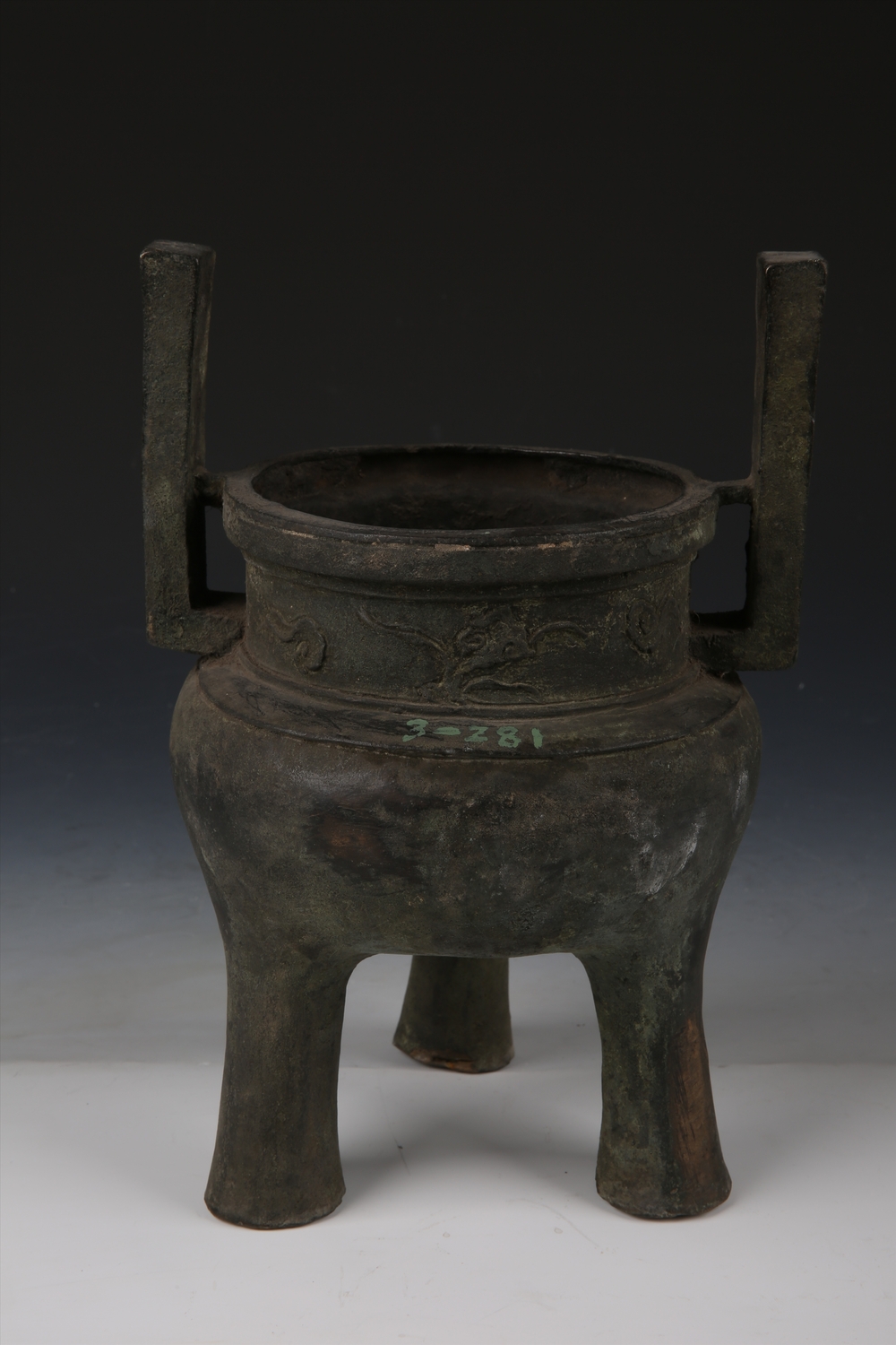 清晚双耳三足铜香炉