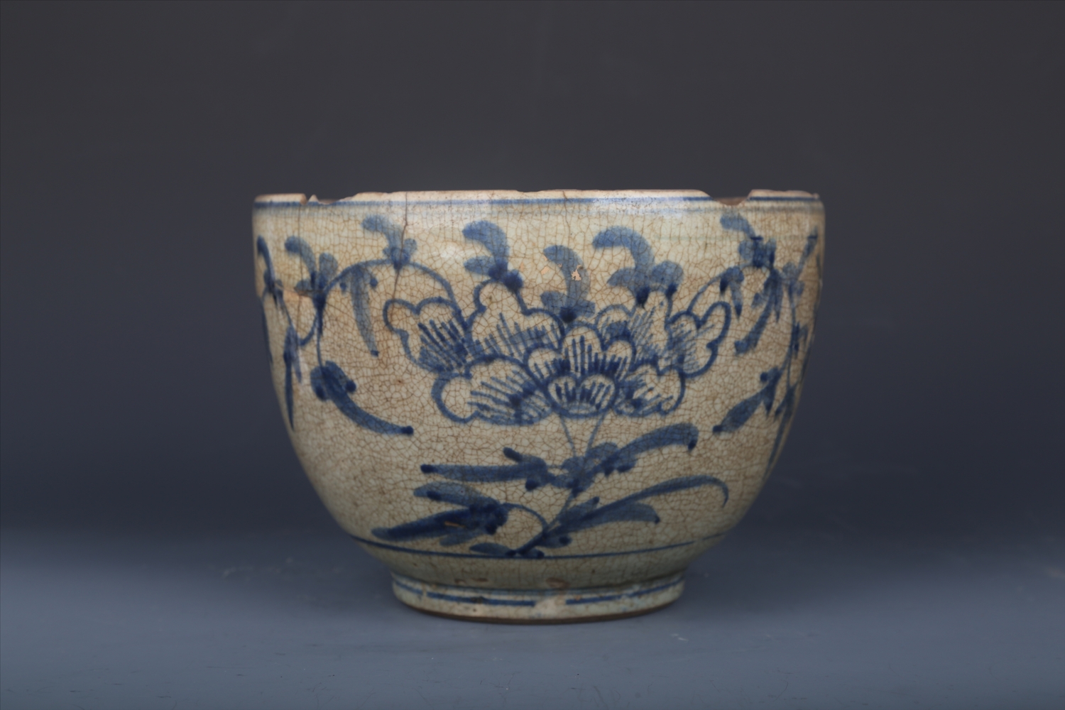 明青花牡丹纹钵